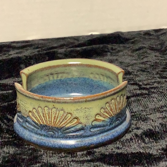 Sponge Holder Blue Green pottery sunburst imprint design - Picture 2 of 5
